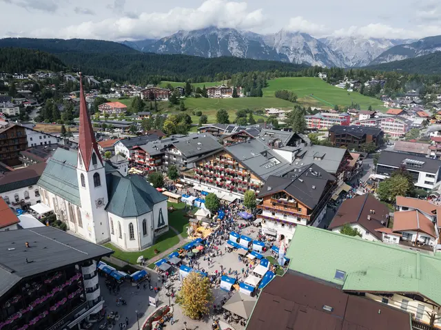 Das Schönste am Handwerksfest: Man kann es aus unzähligen verschiedenen Winkeln erleben. Man kann tief in die Geschichte verschiedener Professionen eintauchen, jeden einzelnen Stand besuchen oder sich einfach von den unzähligen beeindruckenden Eindrücken berieseln lassen. | Foto: Region Seefeld