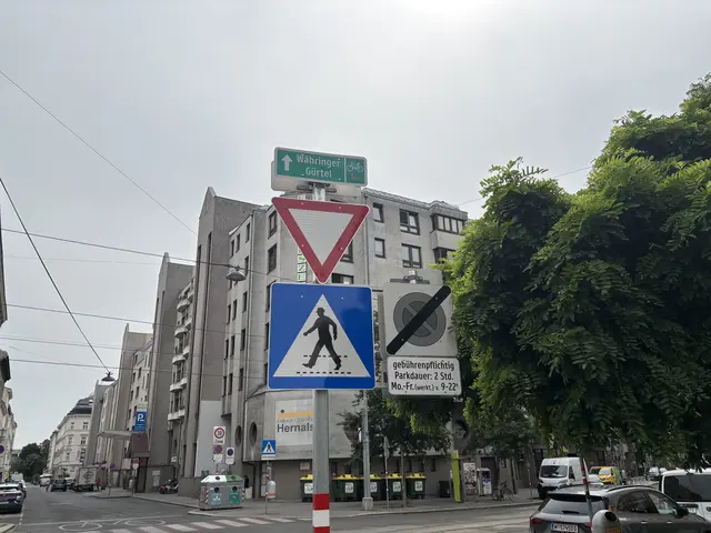 Das Queren der Rötzergasse kann sich jetzt etwas sicherer gestalten.  | Foto: Ipirotis/MeinBezirk