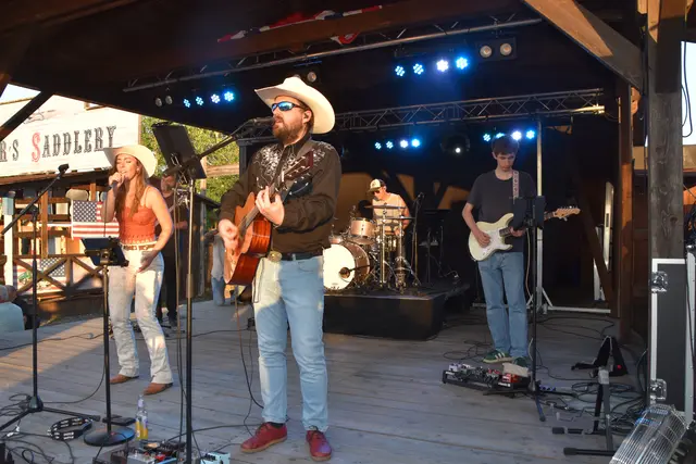 Jacky-Joe &amp; Band machten Stimmung im Lucky Town. | Foto: MeinBezirk/Michael Strini