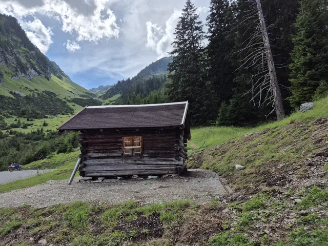 Die Haglertalhütte mit Blick ins Haglertal. | Foto: Gemeinde Häselgehr
