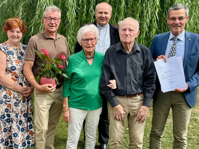 Pensionisten, Gemeinde, die Pfarre und das Land Niederösterreich gratulierten dem Jubelpaar. | Foto: Markus Kahrer