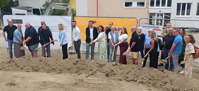 Mit dem Spatenstich am 25. August ist nicht nur symbolisch der Startschuss für den Neubau gefallen: In Hagenberg entsteht in den kommenden Monaten ein moderner Bildungsstandort, der Volksschule und Hort langfristig mehr Raum und zeitgemäße Rahmenbedingungen bieten soll. | Foto: Marktgemeinde Hagenberg im Mühlkreis