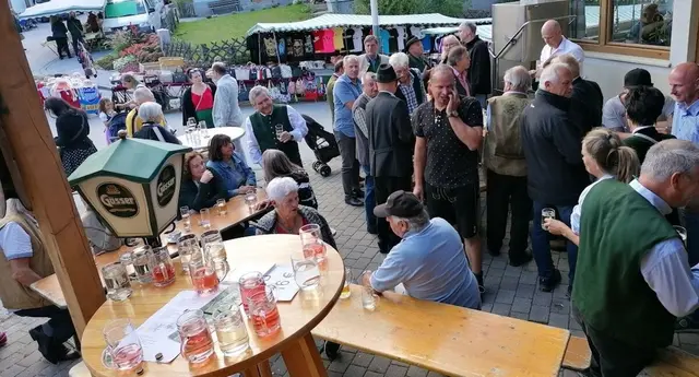 Die heimische Gastronomie verpflegt drei Tage lang alle Gäste beim Birnkirta. | Foto: Michael Stering