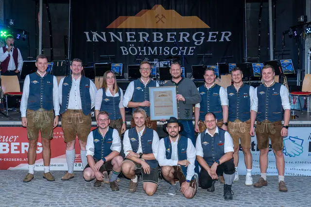Im Zuge ihrer Jubiläumsfeier wurde die Innerberger Böhmische zu Markenbotschaftern der Stadt Eisenerz ernannt. | Foto: Christian Berger