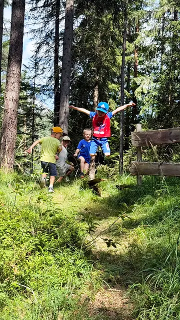 Spiel, Spaß und Abenteuer in der Natur: Beim Klammsteig und im Wald beim Wendelinus gab es für die Kinder viel zu entdecken. | Foto: MG Telfs