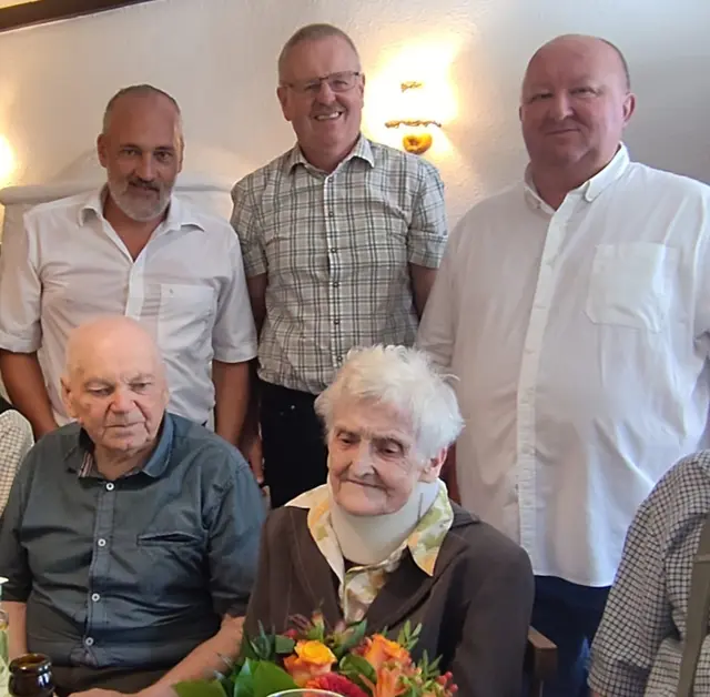Diamantene Hochzeit in St. Anton an der Jeßnitz: Die Jubilare Josef und Johanna Karl (v.) mit Bürgermeister Manfred Zellhofer, Anton Voglauer vom Bauernbund und Pfarrer Marian Lewicki | Foto: Gemeinde St. Anton an der Jeßnitz