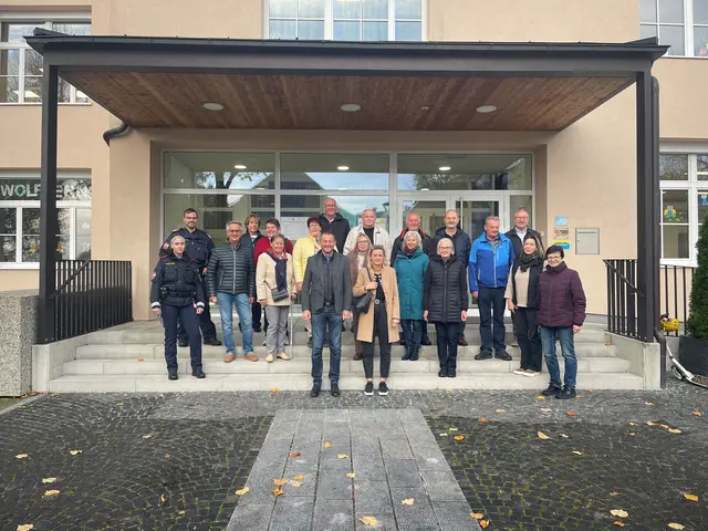 Die Marktgemeinde Wolfern setzt viele Maßnahmen für mehr Sicherheit, darunter die Aktion „Schutzengerl vor der Schule.“  | Foto: Marktgemeinde Wolfern