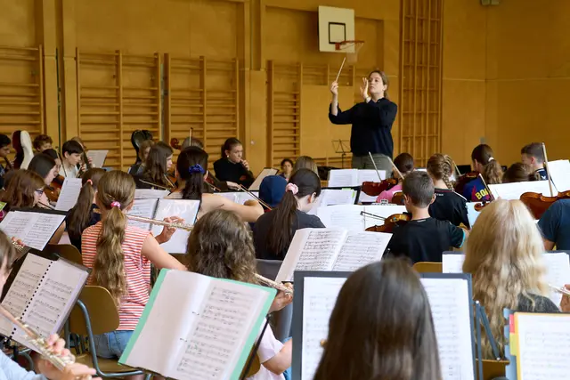 Beim Jeunesse KindermusikCamp trafen junge Musikerinnen und Musiker aus Österreich und dem benachbarten Ausland aufeinander, um gemeinsam zu proben und schließlich als großes Orchester auf der Bühne zu stehen. | Foto: Jeunesse