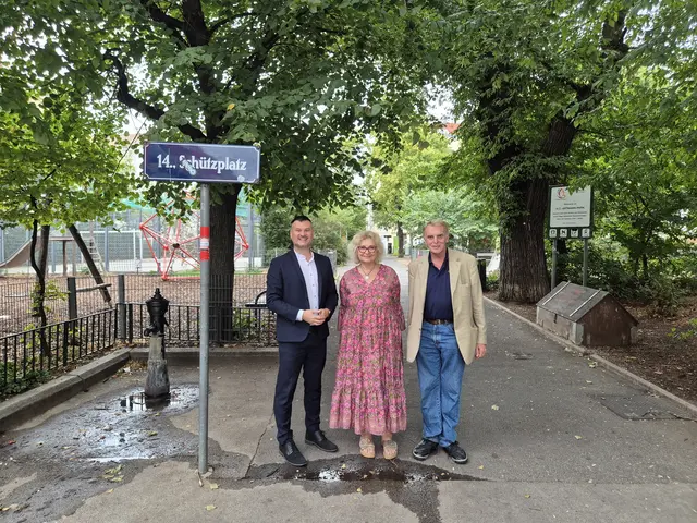Eisenbock (ÖVP), Breitenlacher (Neos) und Loibl (FPÖ) begehren eine Bürgerversammlung zur Neugestaltung des H.-C.-Artmann-Parks. | Foto: ÖVP, Neos, FPÖ Penzing