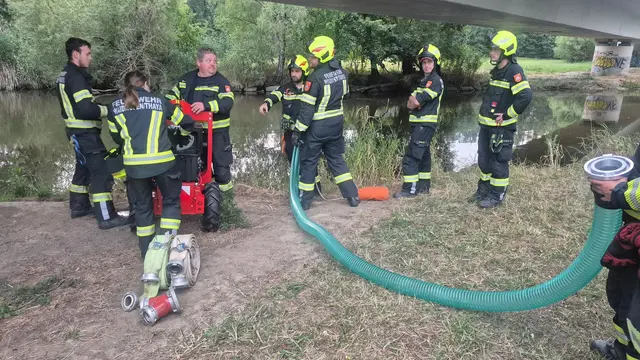 Praktische Übung mit der Pumpe | Foto: FF Waidhofen/Thaya