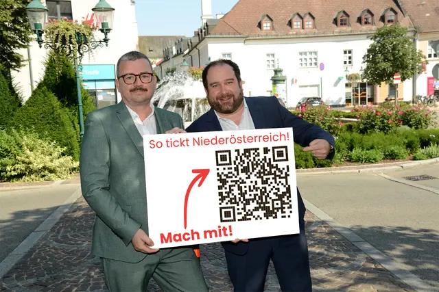 Chefredakteur Oswald Hicker und Meinungsforscher Christoph Haselmayer: Bestimmen Sie die Zukunft mit – meinbezirk.at/soticktnö | Foto: Markus Berger