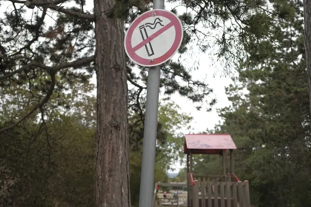 In der Neunkirchner Waldrandgasse bestünde sogar ein Rauchverbot am Spielplatz. | Foto: Santrucek