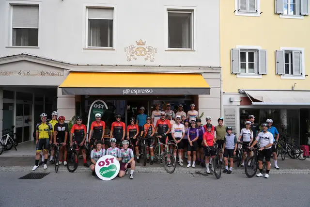 Teilnehmerinnen und Teilnehmer des Community Ride  der Banana Crew und von Oststeiermark Tourismus bei ihrer gemeinsamen Ausfahrt durch die Oststeiermark. | Foto: Oststeiermark Tourismus