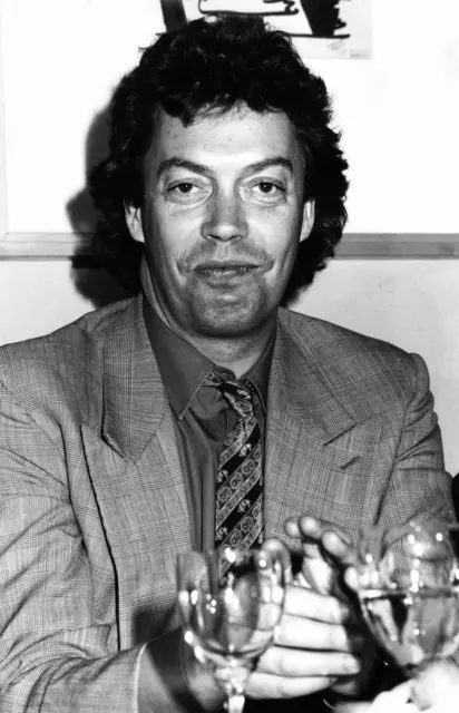 Tim Curry stand 1986 in William Congreve's "Love for Love" im Rahmen eines Wien-Gastspiels des Londoner National Theatres auf der Bühne des Burgtheaters. | Foto: APA-Images / APA-Archiv / Reflex