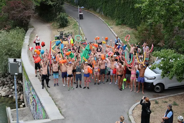 70 erfahrene Schwimmerinnen und Schwimmer aus dem UBA-Team nutzen für den Umzug den Donaukanal.  | Foto: Umweltbundesamt/B. Gröger