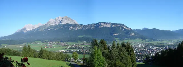 In St. Johann in Tirol kam am 25. August 2026 ein Pkw-Lenker von der Fahrbahn ab, überschlug sich und landete in einem Garten. | Foto: smarterpix/Edith60