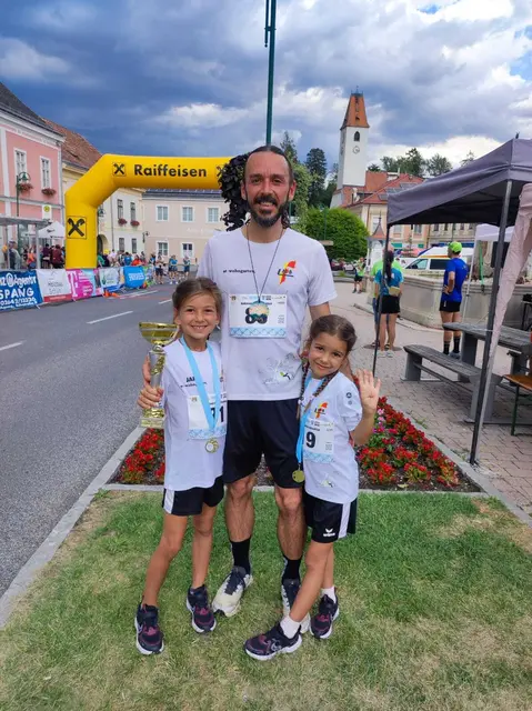 Jamila, Dominik und Samira Friedl gingen beim Sommernachtslauf in Pama gemeinsam für den LMB an den Start. | Foto: LMB
