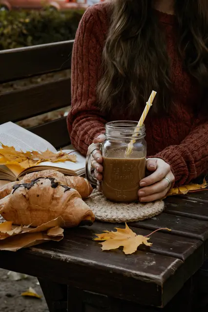 Herbst im Burgenland – MeinBezirk gibt Tipps, wie die goldene Jahreszeit im Burgenland besonders stimmungsvoll verbracht werden kann.  | Foto: Valentina Ivanova/Unsplash
