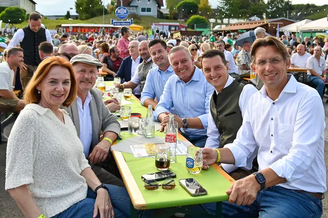 Gemeinsam Stiefingtal: Auch zahlreiche prominente Persönlichkeiten folgten der Einladung zum Gründungsfest des SV Stiefingtal. | Foto: Johann Stückler