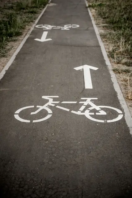 Der Radweg zwischen Innsbruck und Aldrans wird stufenweise ausgebaut. | Foto: pexels / Tima Miroshnichenko