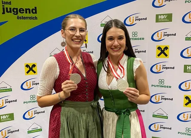 Silber räumten Tanja Hiebler (r.) und Viktoria Reisinger ab. | Foto: Landjugend Bezirk Weiz