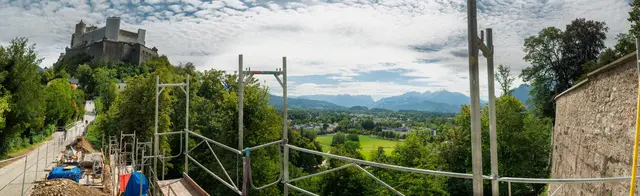Panoramablick über die Arbeiten mit der Festung im Hintergrund. | Foto: Stadt:Salzburg/Alexander Killer