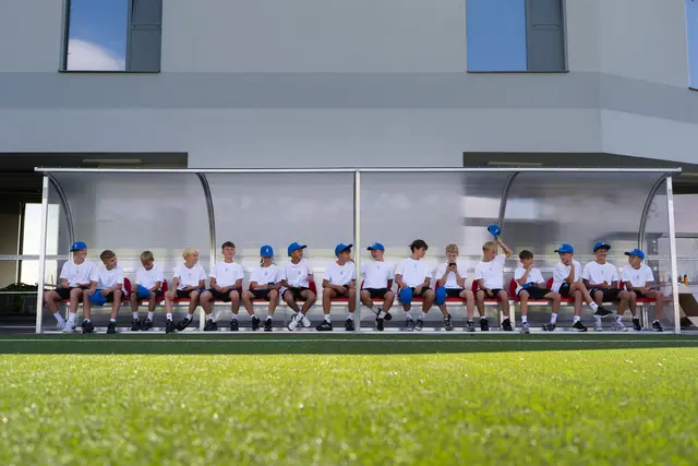 Neben den Einheiten am Platz lernen die jungen Fußballer während ihres Aufenthalts auch die Stadt und die Teilnehmer des ÖFB-Kinderfußball-Camps kennen. | Foto: ÖFB/Johannes Friedl
