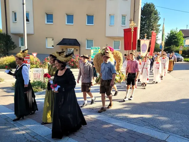 Die Goldhaubenfrauen von Waldneukirchen sorgen für eine Überraschung beim heurigen Erntedankfest. 