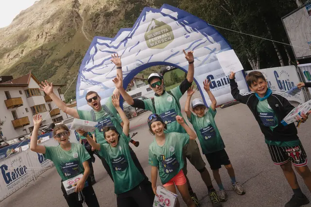 Von der Familienrunde bis zur Marathonstrecke: Der Silvretta Ferwall Marsch begeisterte Teilnehmende aller Altersgruppen. | Foto: TVB Paznaun – Ischgl