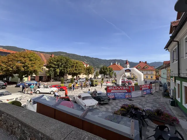 Der Marktplatz in Unzmarkt-Frauenburg war am Donnerstag ein Treffpunkt für Oldtimerfans.