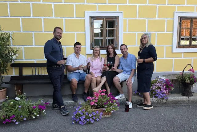 Die Freiwillige Feuerwehr Tegernbach freut sich auf zahlreiche Gäste und einen geselligen Abend mit guten Weinen, regionalen Schmankerln und stimmungsvoller Musik. | Foto: FF Tegernbach