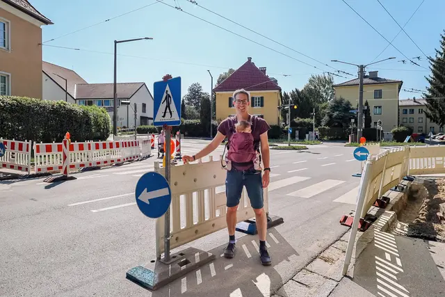 Dankl bedankt sich bei engagierten Eltern für ihre Anregungen und eingebrachten Erfahrungen. Die Bauarbeiten sollen bis Schulbeginn abgeschlossen werden. | Foto: Alisa Vengerova