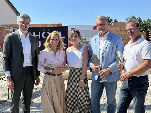 In Loipersbach erfolgte am Donnerstag der Spatenstich für ein neues Wohnbauprojekt. | Foto: Jennifer Flechl / MeinBezirk
