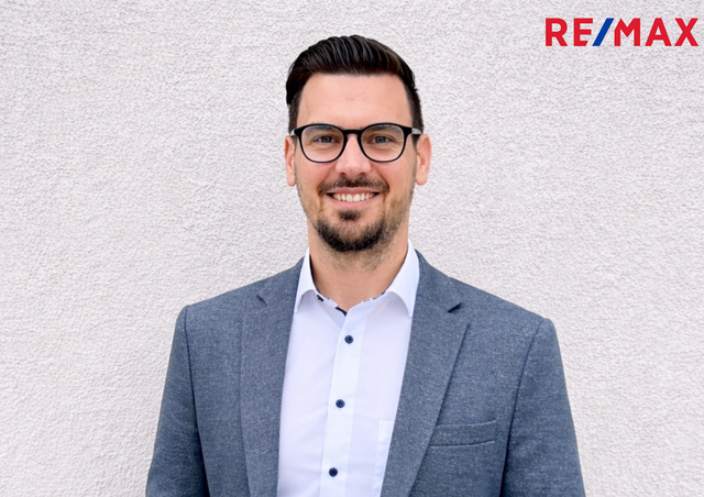 „Vom kleinen Grundstück über Wohnungen und Wohnhäuser bis hin zu Ferienimmobilien, Tourismusimmobilien, Gewerbeimmobilien und großen Landwirtschaften können wir jeden Bereich abdecken“, Geschäftsführer und Inhaber Rafael Pötschger  | Foto: Privat