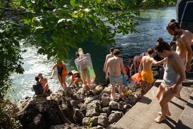 Mit einer spritzigen Idee will die Wiener Kleinpartei Links das Schwimmen im Donaukanal zum Mainstream machen.  | Foto: Sade Jerabek/MeinBezirk