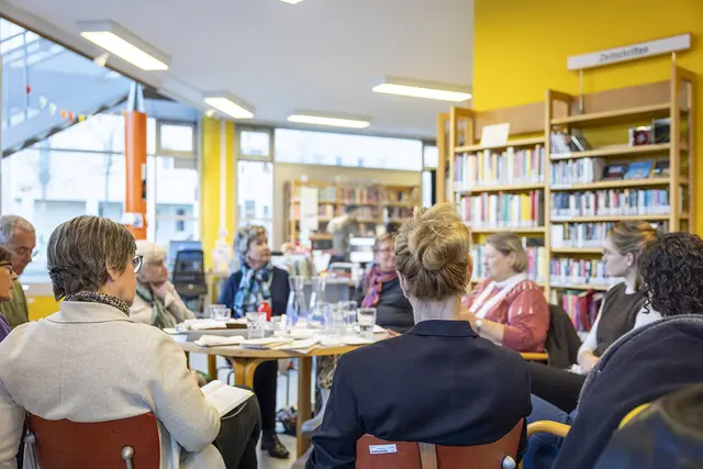 In den Büchereien der Stadt Wien in Favoriten und Simmering heißt es von September bis Dezember wieder erzählen, plaudern und zuhören. | Foto: WiG/Tirza Podzeit