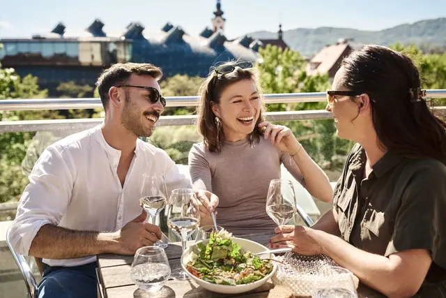 Die ausgezeichnete Kulinarik in und um Graz spielt im Tourismus eine wichtige Rolle. | Foto: Region Graz – Stefan Leitner