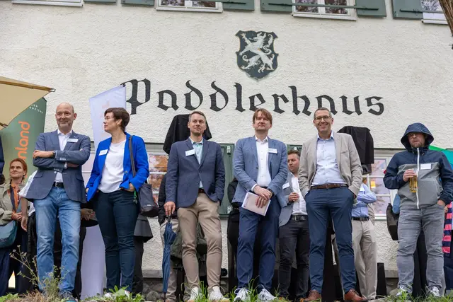  Das Netzwerk Zukunftsregion Steyr und die Business Class Steyr im 360° Alpenland brachten beim gemeinsamen Sommerabend im Paddlerhaus rund 400 Menschen zusammen. | Foto: Georg Schlemmer
