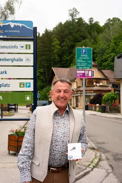 Puchberg will mit Parkgebühren Gelder einnehmen. Jetzt kommen die Automaten. | Foto: Santrucek