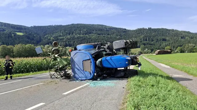 Auf der Metnitztal Straße kam es zu einem Traktorunfall. | Foto: FF-St. Salvator