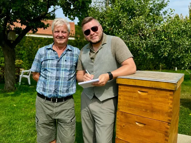 Lokalaugenschein von Redakteur Markus Kahrer beim Röschitzer Hobby-Imker Herbert Altmann. | Foto: Markus Kahrer