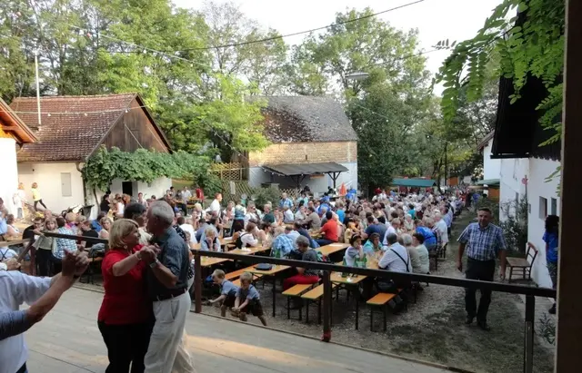 Beim Kellerbergfest packen die Großkruter Vereine gemeinsam an. | Foto: Gemeinde Großkrut