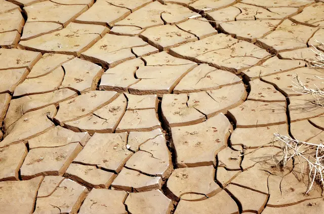 Hitze, Trockenheit, Dürre und schwindende Gletscher setzen unserem Lebensraum zunehmend zu. Die katholischen und evangelischen Umweltbeauftragten fordern deshalb mehr Konsequenz beim Klimaschutz und betonen: Die Bewahrung der Schöpfung ist eine gemeinsame Verantwortung. | Foto: pixabay / ybernardi