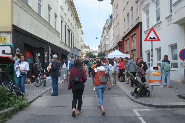 Auf drei Bühnen wartet beim diesjährigen Reindorfgassenfest am 11. und 12. September ein abwechslungsreiches Programm. | Foto: Patricia Hillinger/MeinBezirk
