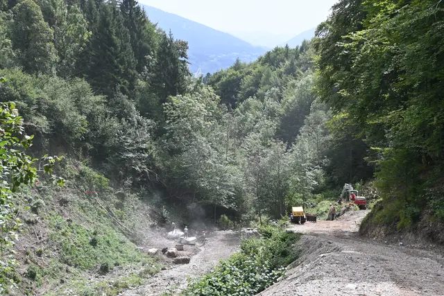 Am Höttinger Bach wird nach Jahrzehnten endlich ein Schutzprojekt auf die Beine gestellt. Kürzlich konnte der Spatenstich für das Geschieberückhaltebecken erfolgen. | Foto: Königer