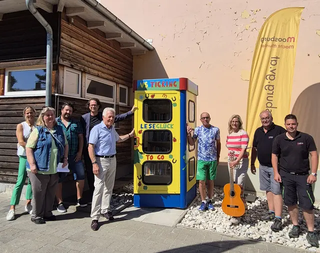 Die neue Telefonzelle wurde von Schülern der VS Tigring gestaltet.  | Foto: Marktgemeinde Moosburg