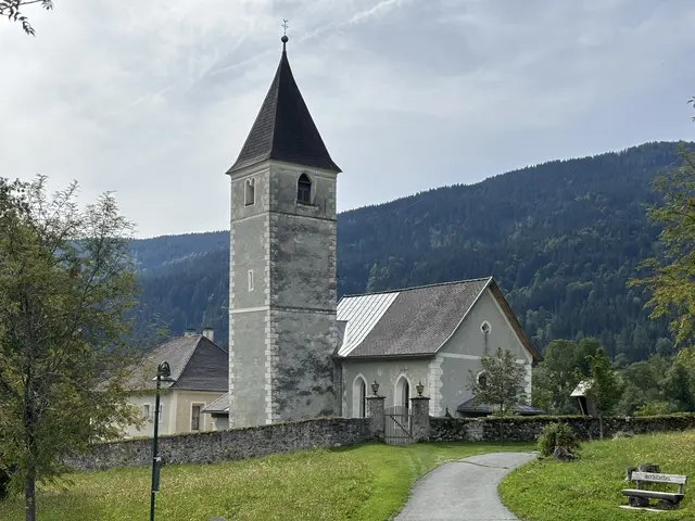 Die Kirche in Weißbriach hat einen schiefen Turm. | Foto: MeinBezirk/Stella Sabitzer