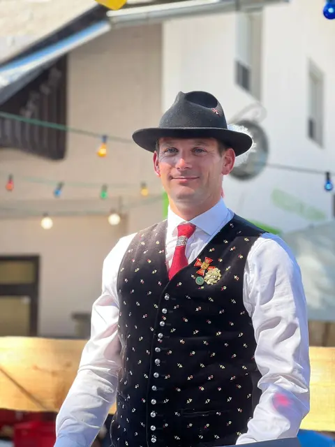 Als Kapellmeister findet Christoph Michelitsch einen Ausgleich zum Polizeialltag. | Foto: Trachtenkapelle Molzbichl