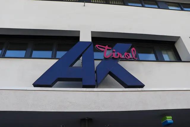 Bei Fragen zu Lohnabrechnungen, Arbeitsverträgen oder offenen Ansprüchen können sich Jugendliche an die Jugendabteilung der Arbeiterkammer Tirol wenden. | Foto: Othmar Kolp