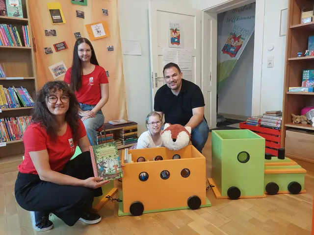 Der neue Bücherzug für die Bibliothek Miesenbach bringt mehr Lesespaß mit sich.  | Foto: Bibliothek Miesenbach
